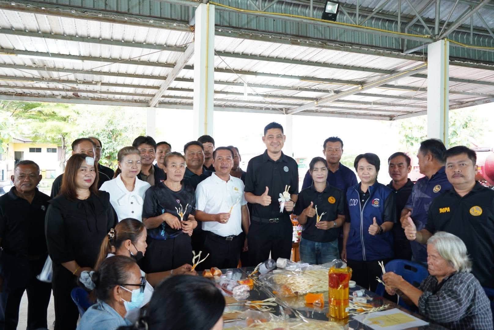 ⭐️สพอ.วชิรบารมี จ.พิจิตร ร่วมจัดทำดอกไม้จันทน์ เพื่อเตรียมความพร้อมสำหรับพระราชพิธีถวายเพลิงพระบรมศพ สมเด็จพระนางเจ้าสิริกิติ์ พระบรมราชชนนีพันปีหลวง จังหวัดพิจิตร ⭐️