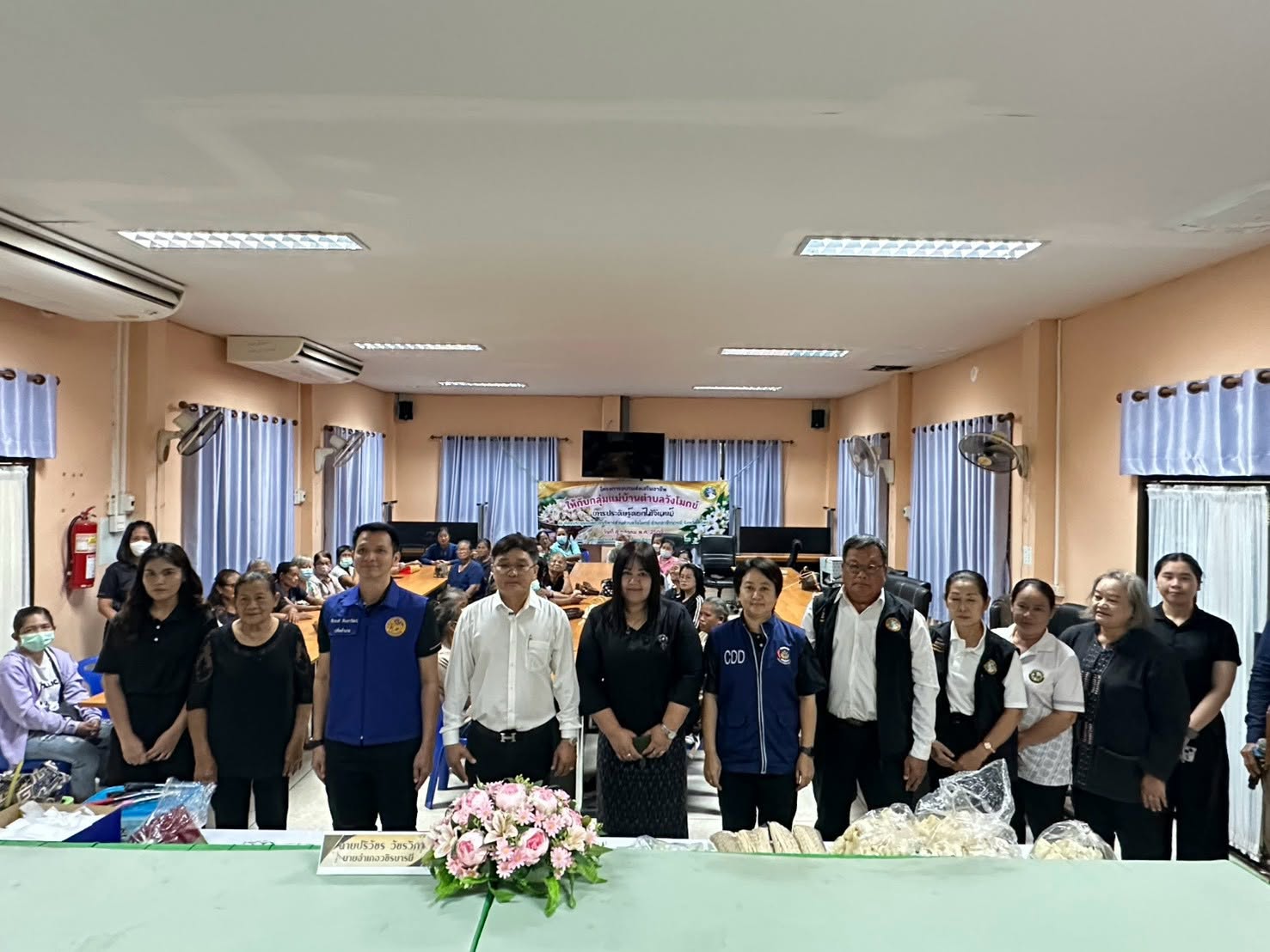⭐️สพอ.วชิรบารมี จ.พิจิตร ร่วมจัดทำดอกไม้จันทน์ เพื่อเตรียมความพร้อมสำหรับพระราชพิธีถวายเพลิงพระบรมศพ สมเด็จพระนางเจ้าสิริกิติ์ พระบรมราชชนนีพันปีหลวง จังหวัดพิจิตร ⭐️
